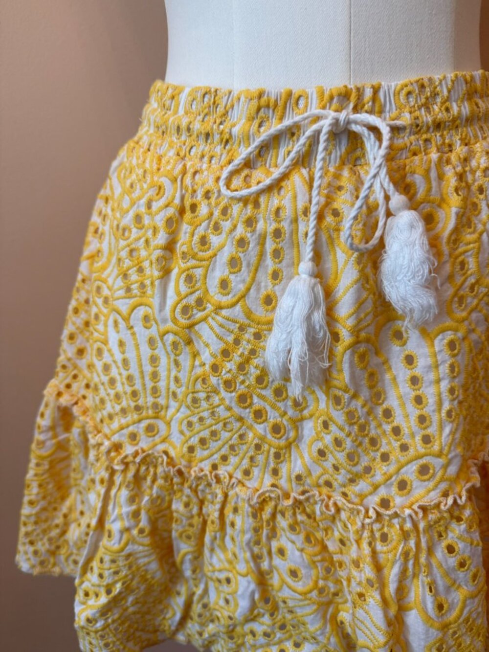 Elan Yellow & White Eyelet Embroidered Ruffle Mini Skirt – Size Medium